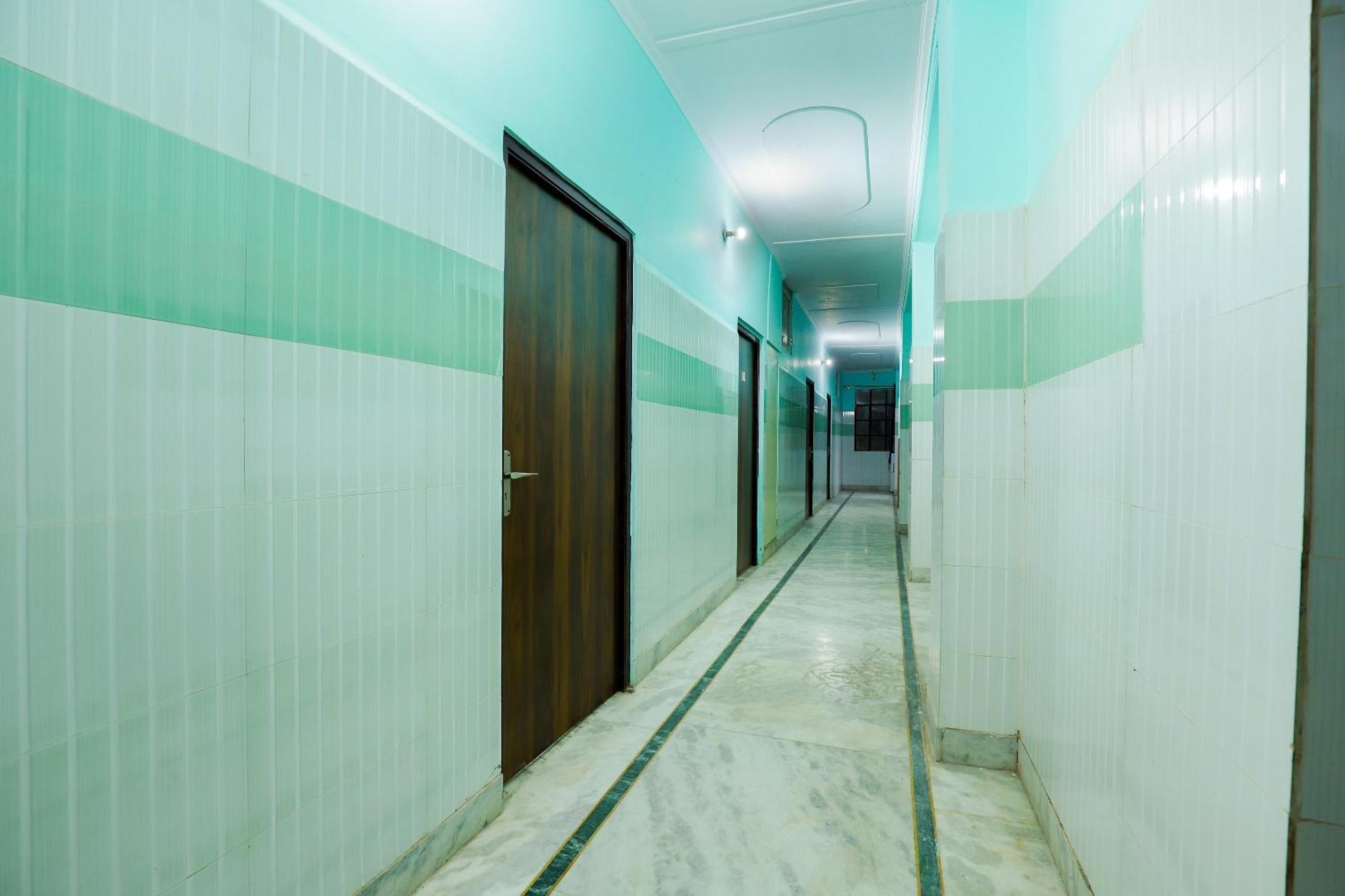 Oyo 69486 Royal Palace دلهي المظهر الخارجي الصورة